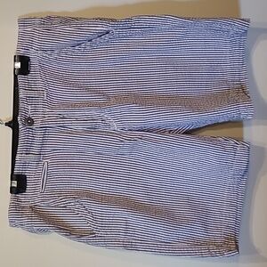 American Eagle seersucker stripped shorts